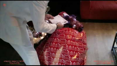 Mamaí, fuair mé mo bhronntanas Nollag mamaí blonde hairy soith le asal mór dÚsachtach faoi coileach